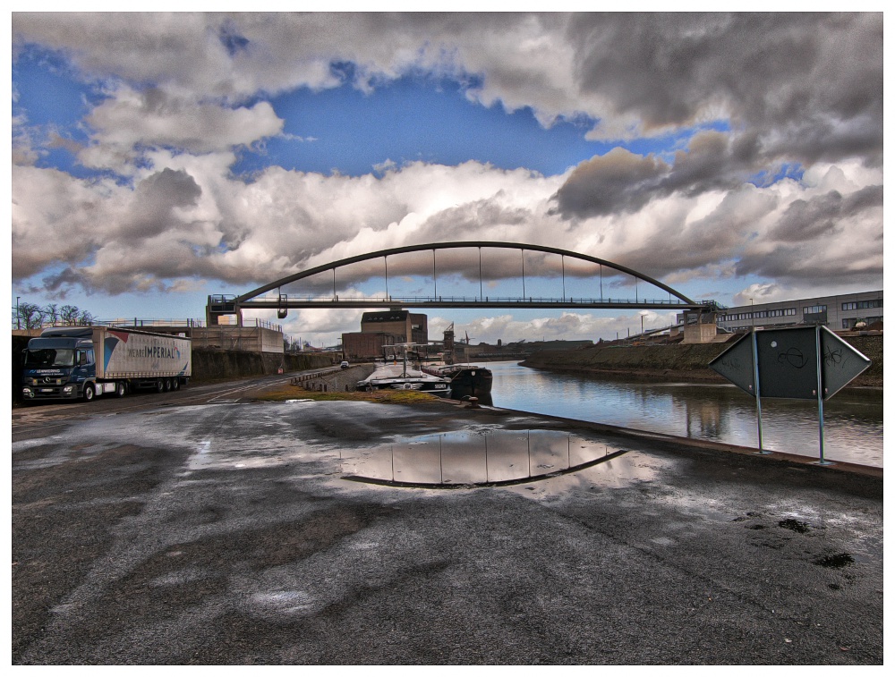 Spiegelbrücke II