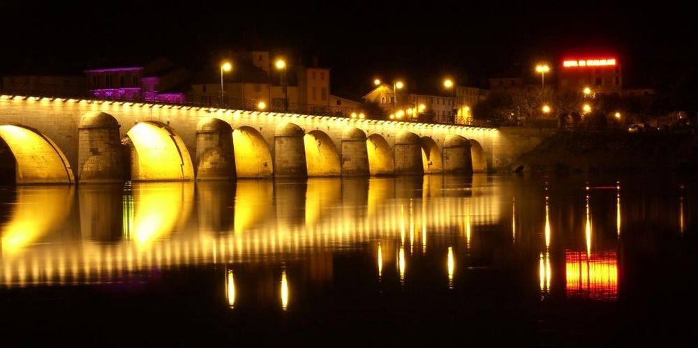 Spiegelbrücke in Macon (France)