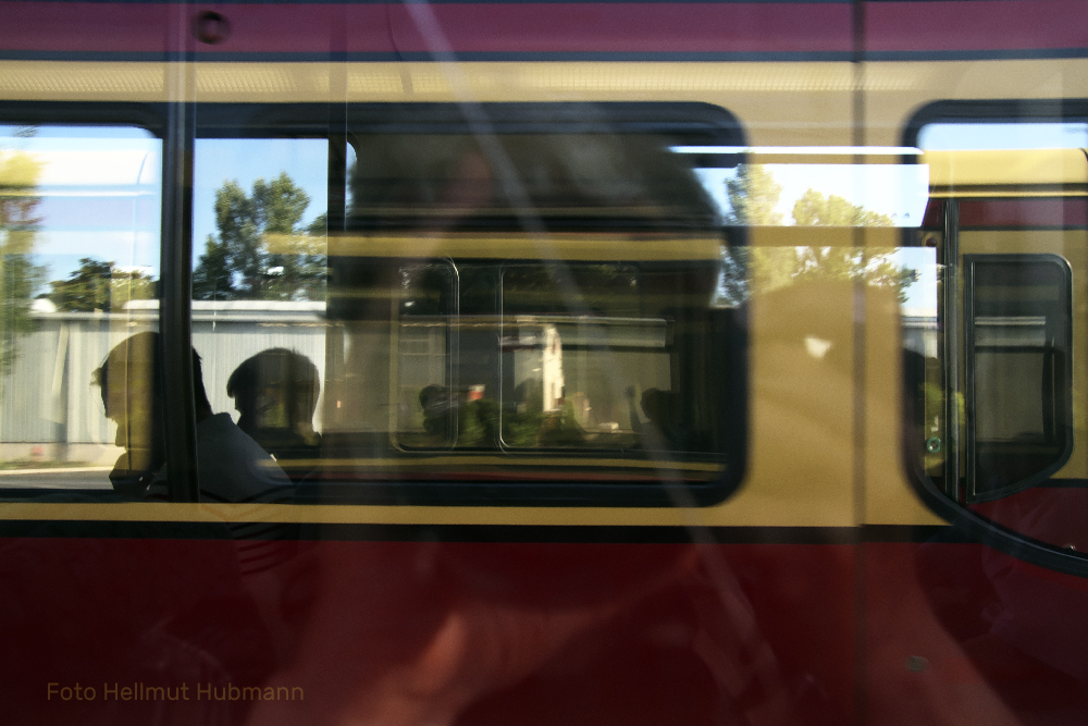 SPIEGELEI IN BEWEGUNG MIT TRANSPARENTEM SELFIE