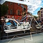 Spiegeleien in einem Schaufenster in Bernkastel-Kues