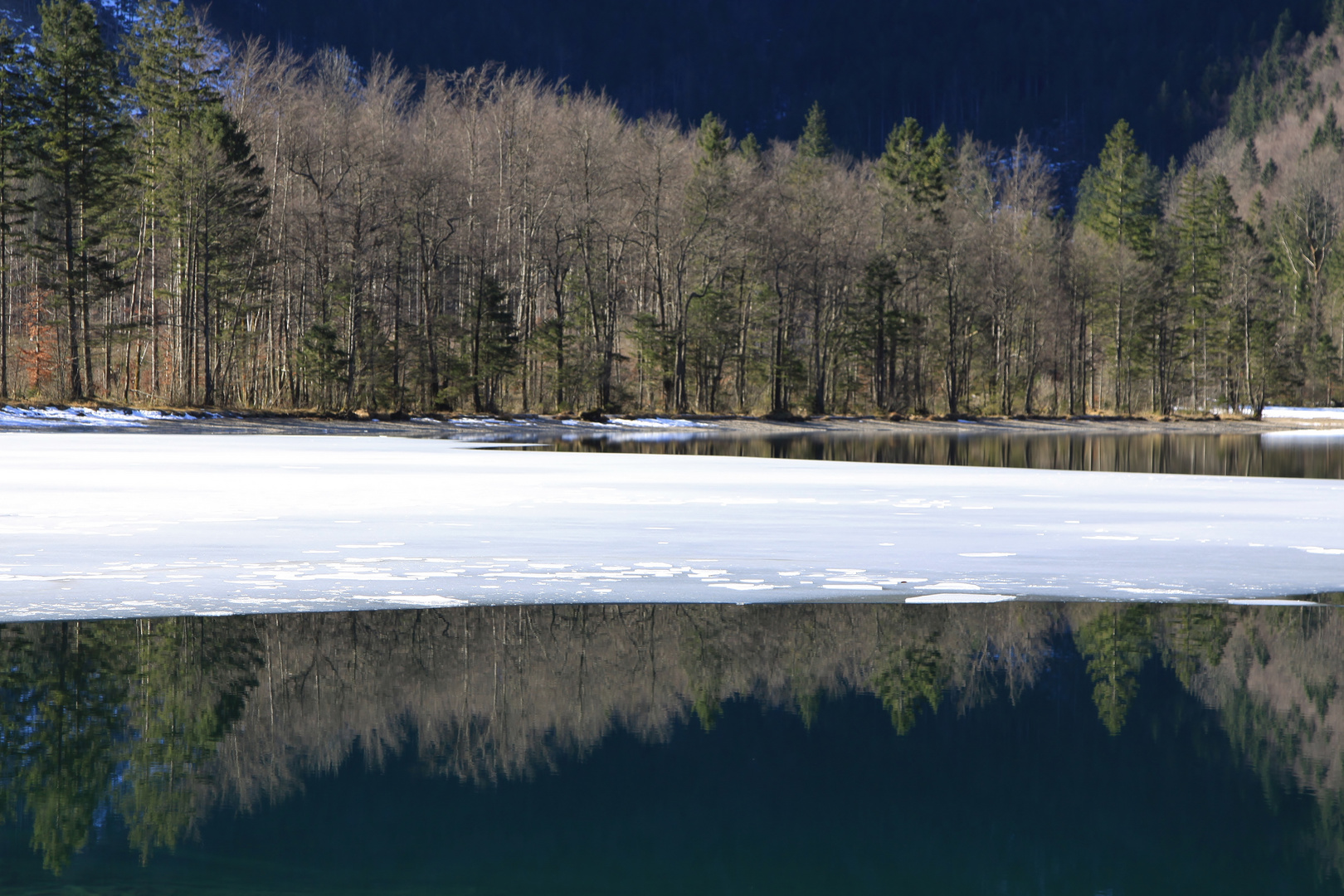 Spiegelglatt im Winter