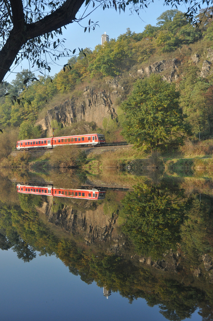 Spiegelglatte Lahn