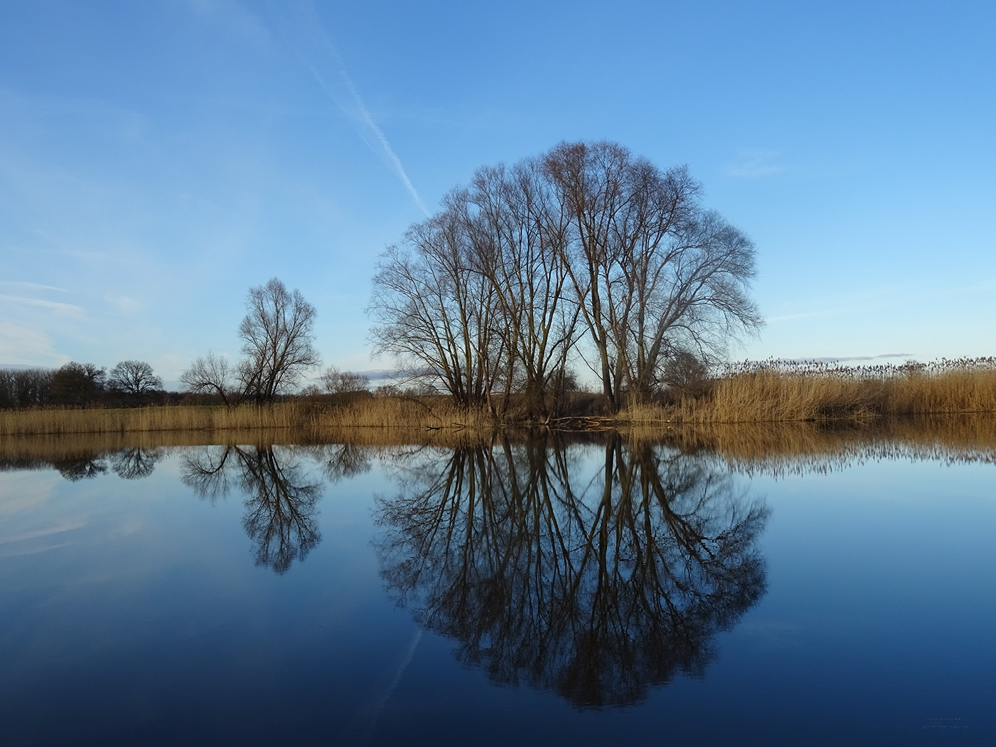 Spiegelglatter See