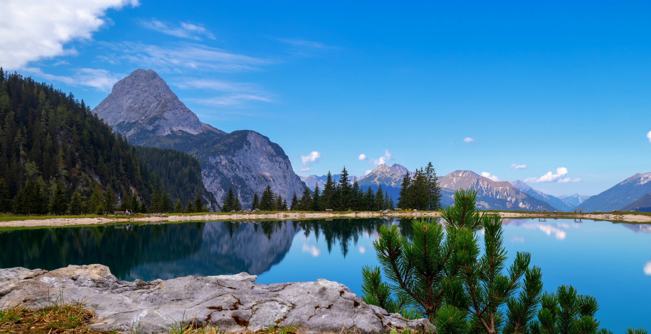 Spiegelnde Berge