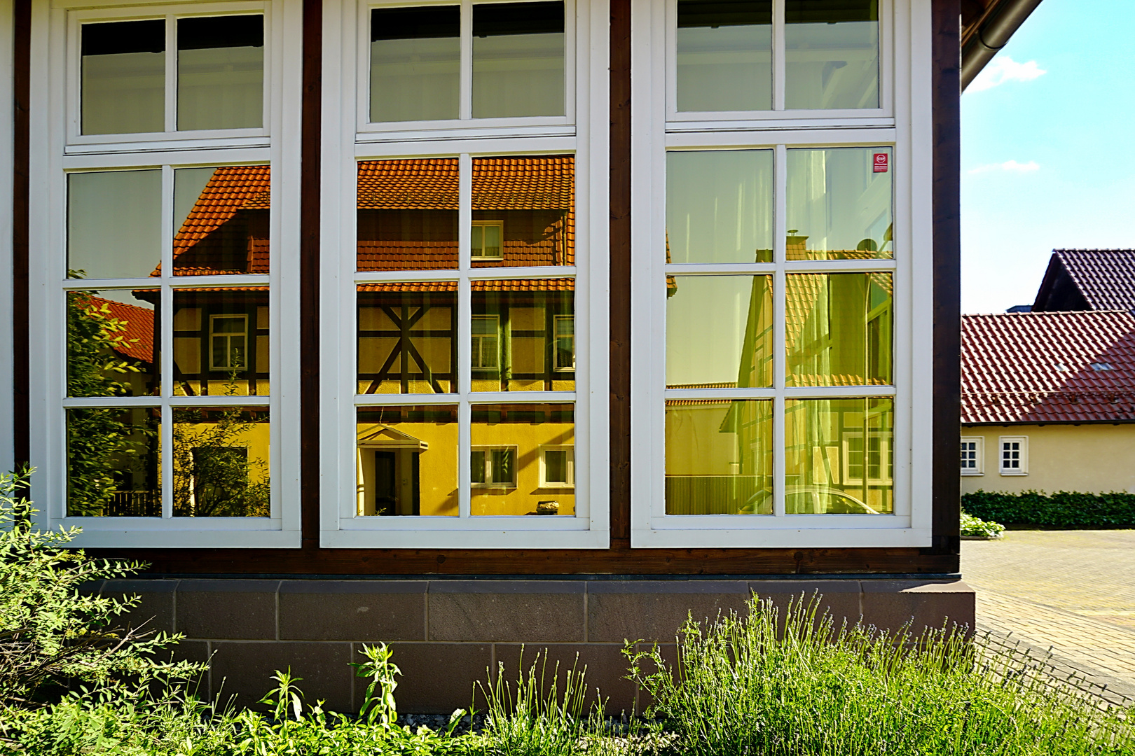 Spiegelnde Fenster im eichsfeldischen Uder