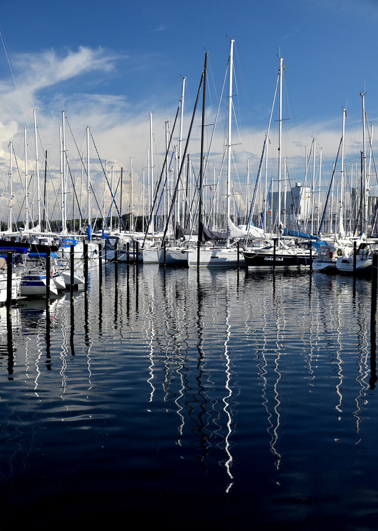 Spiegelnde Marina