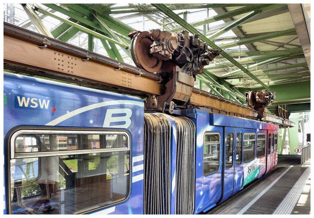 Spiegelnde Schwebebahn