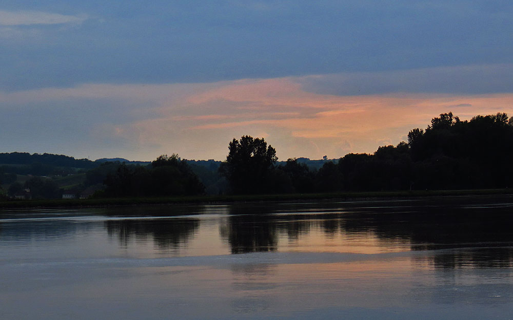 Spiegeltag: Abends an der Donau