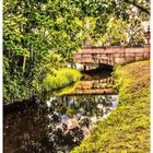 Spiegeltag- Alte Brücke am Fluss