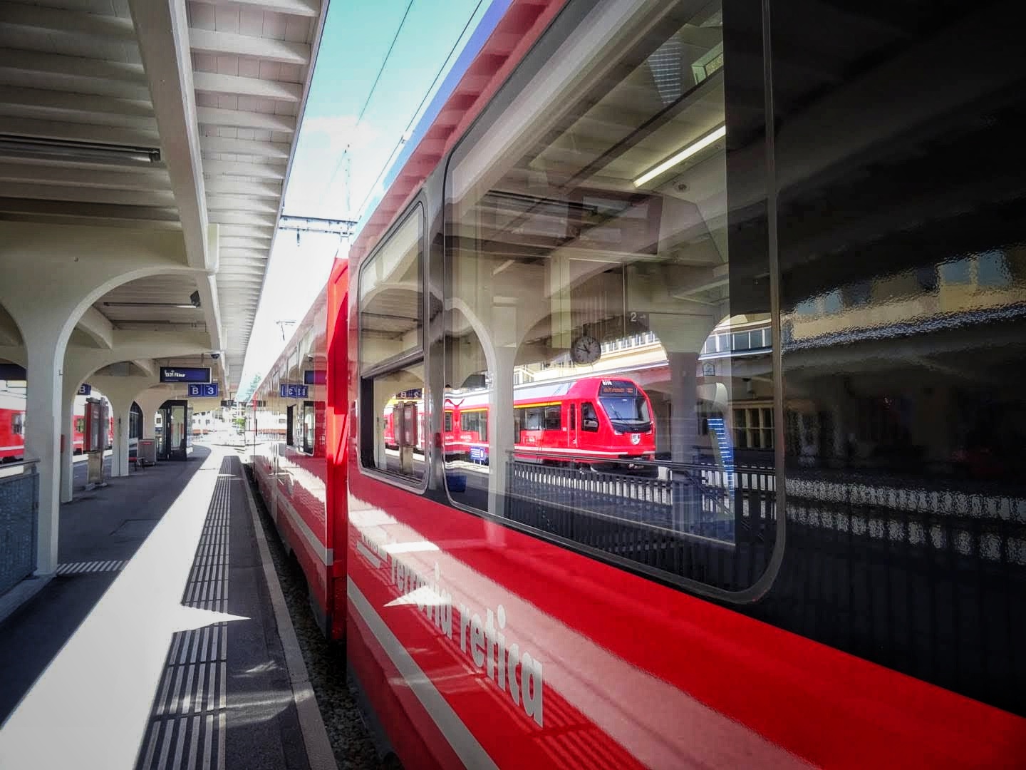 Spiegeltag am Bahnhof Davos