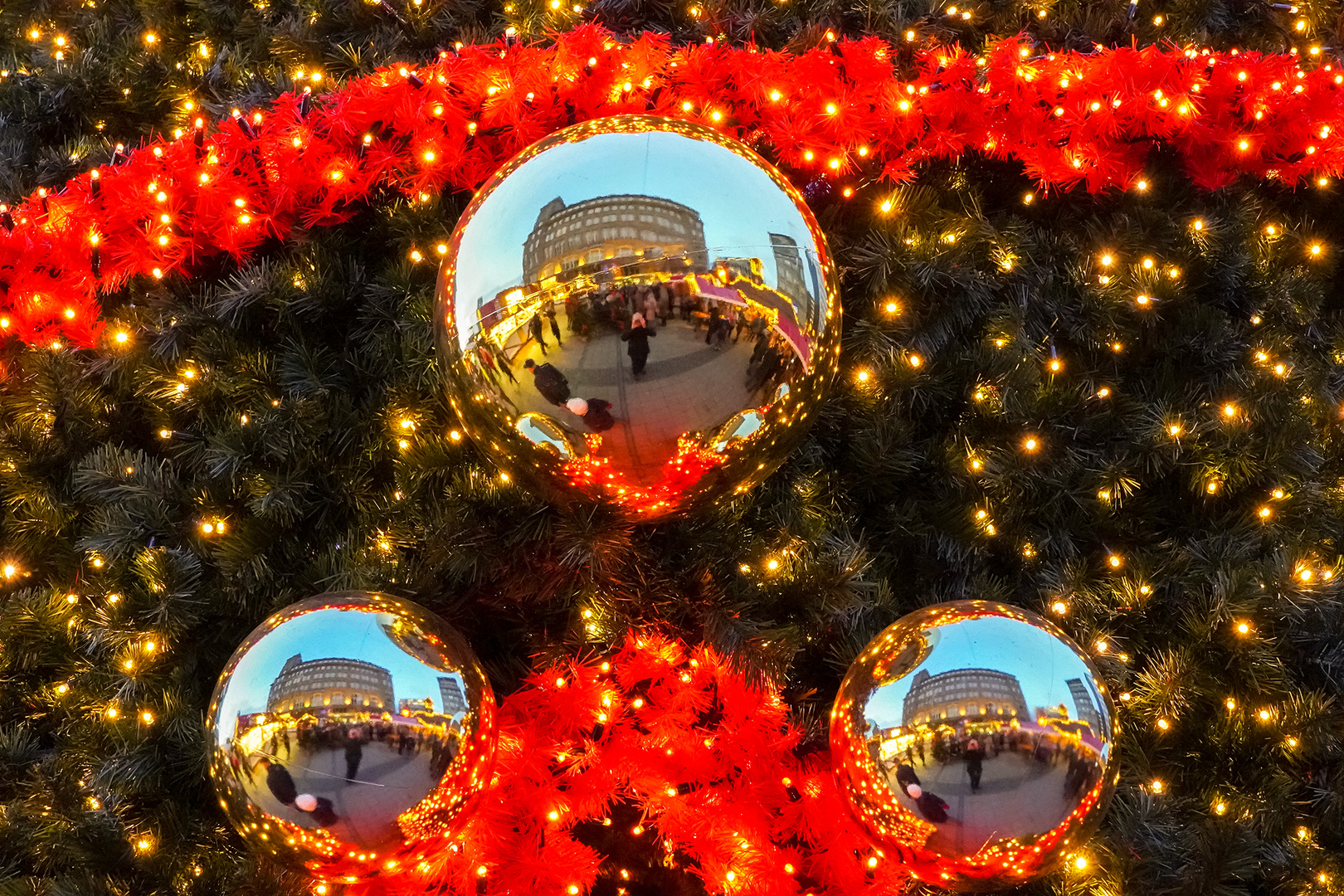 Spiegeltag am Weihnachtsbaum