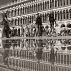 Spiegeltag auf dem Markusplatz in Venedig