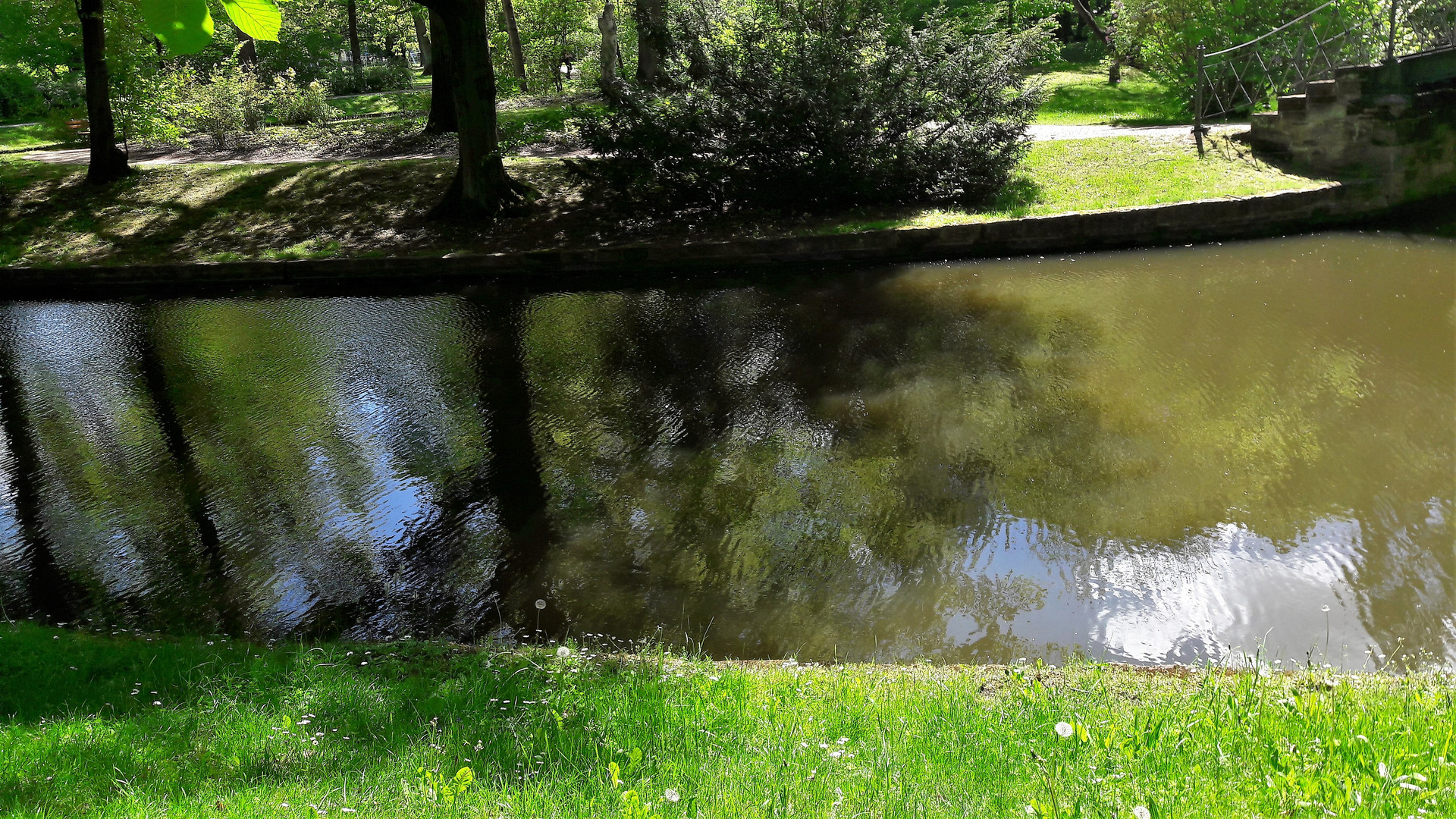 Spiegeltag : Bayreuth Hofgarten Schattenspiegelungen