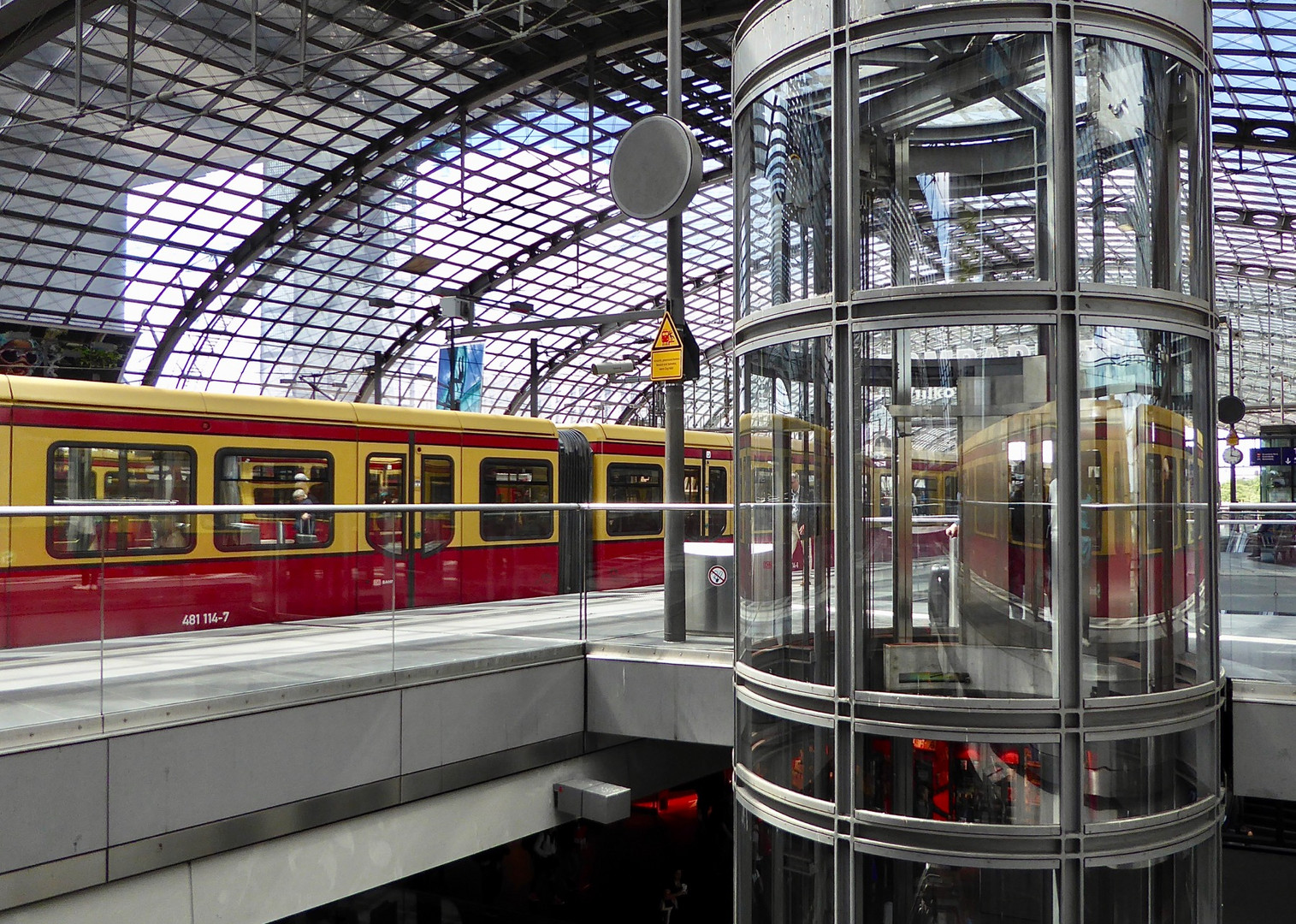 Spiegeltag-Berlin Hauptbahnhof