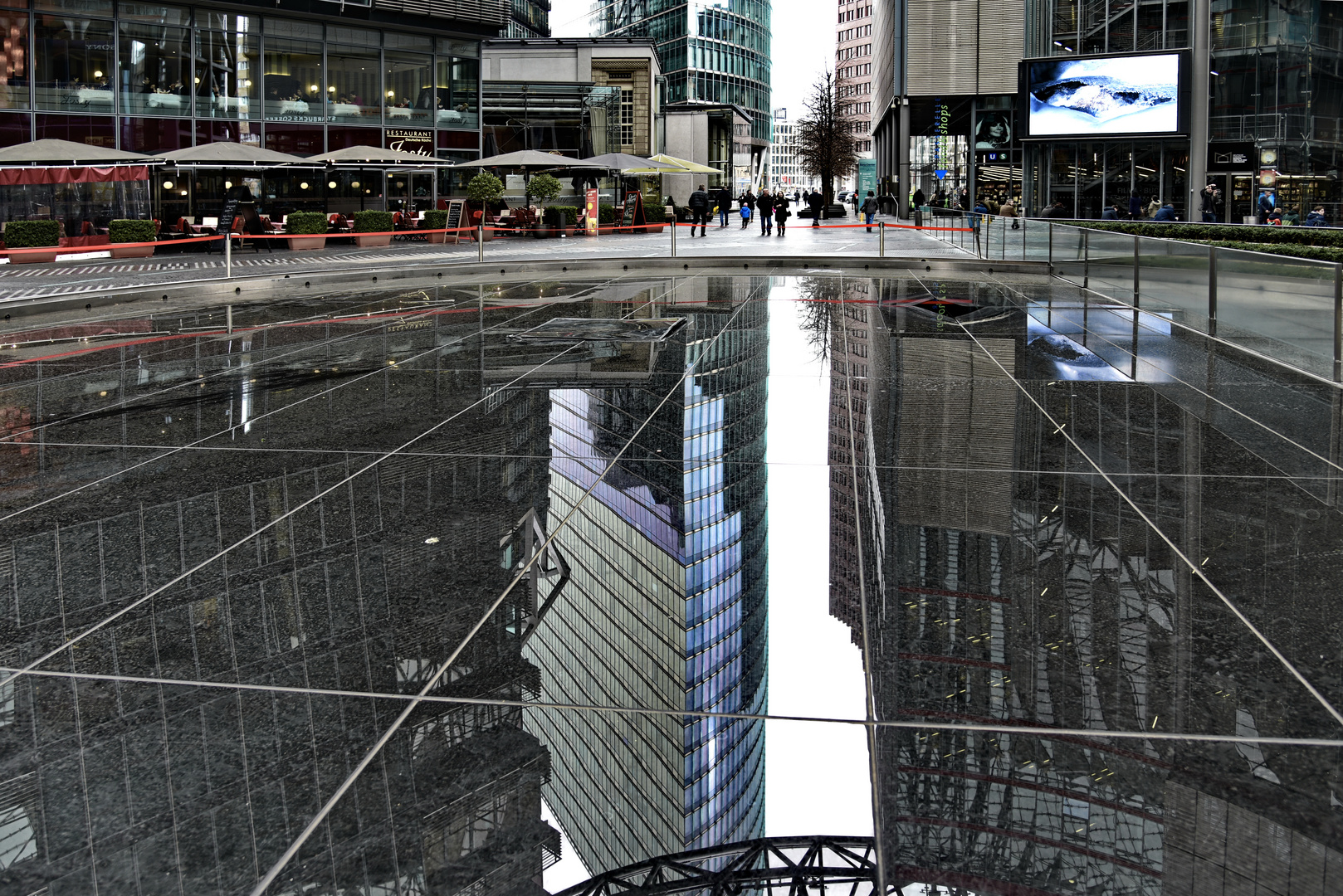 SPIEGELTAG   - Berlin Sony Center -