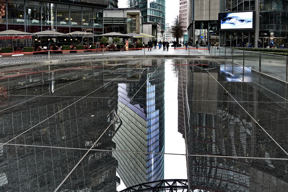 SPIEGELTAG   - Berlin Sony Center -