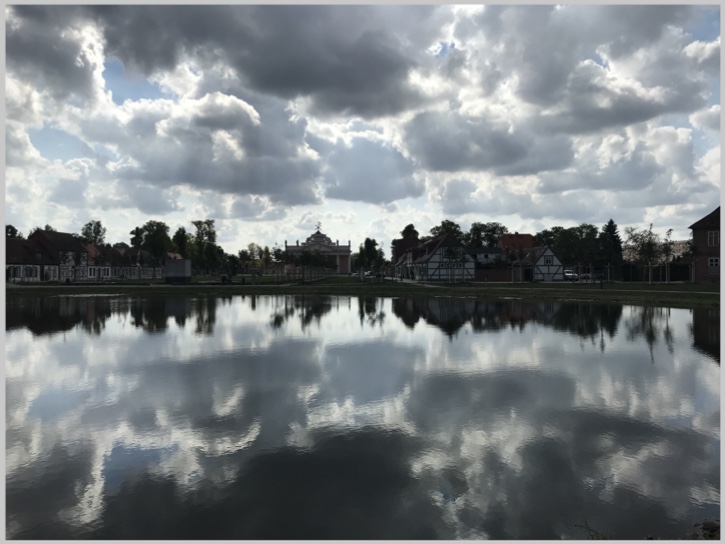 Spiegeltag- Blick auf Ludwigslust