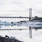 Spiegeltag: Brücke beim Jökulsarlon