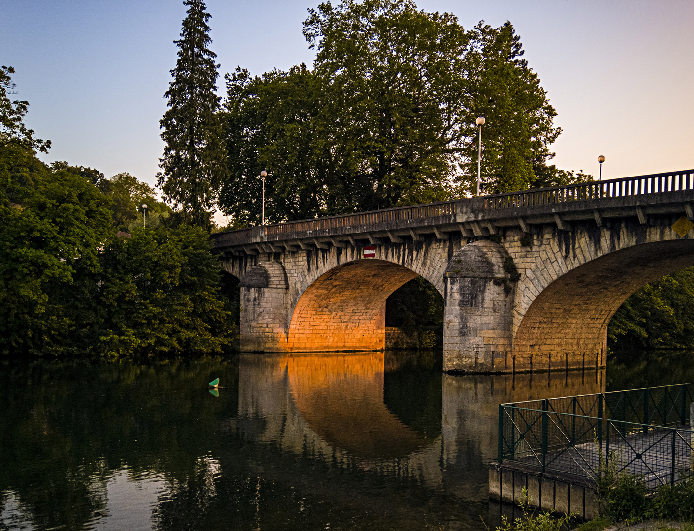 Spiegeltag - Brücke über der Charente