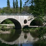 Spiegeltag: Brücke über die Ilm in Weimar