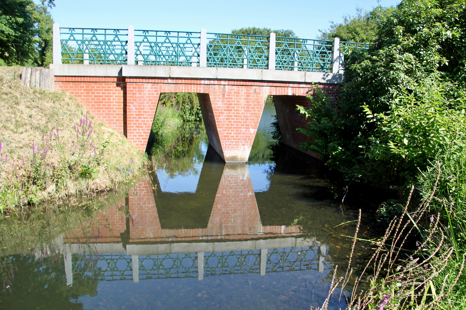 Spiegeltag: Die Ägyptische Brücke im Branitzer Park bei Cottbus