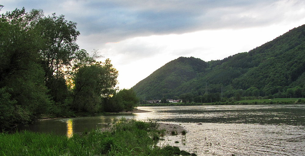 Spiegeltag: Donau am Abend