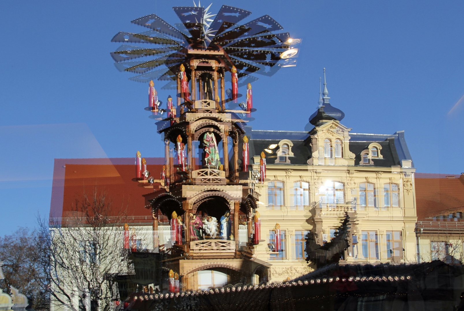 Spiegeltag: Doppelt gespiegelter Weihnachtsmarkt