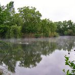 Spiegeltag: Ein See im Naturschutzgebiet