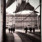 Spiegeltag- Glasfront eines Museums
