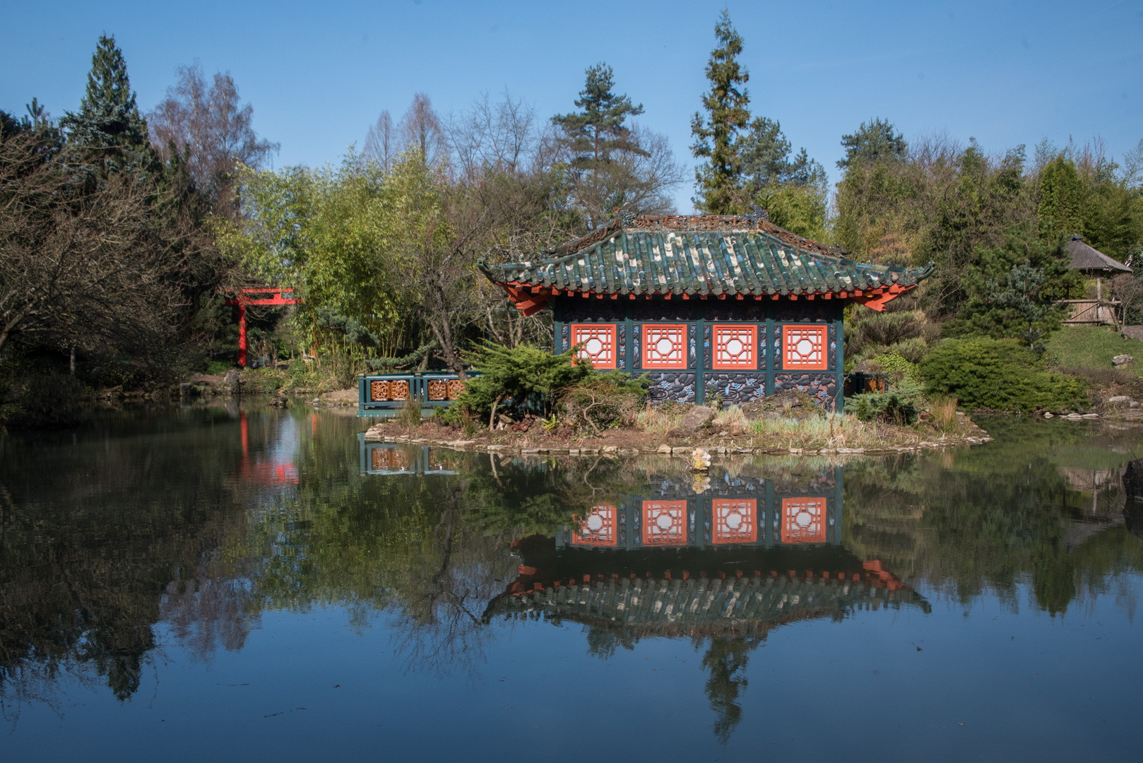 Spiegeltag im Asiatischen Garten in der Nähe von Bruchsal Foto & Bild