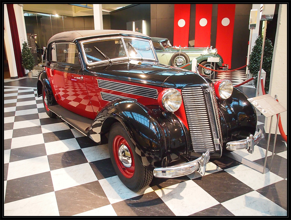 Spiegeltag im Museum - Audi 920 Cabriolet von 1939 (August-Horch-Museum Zwickau)