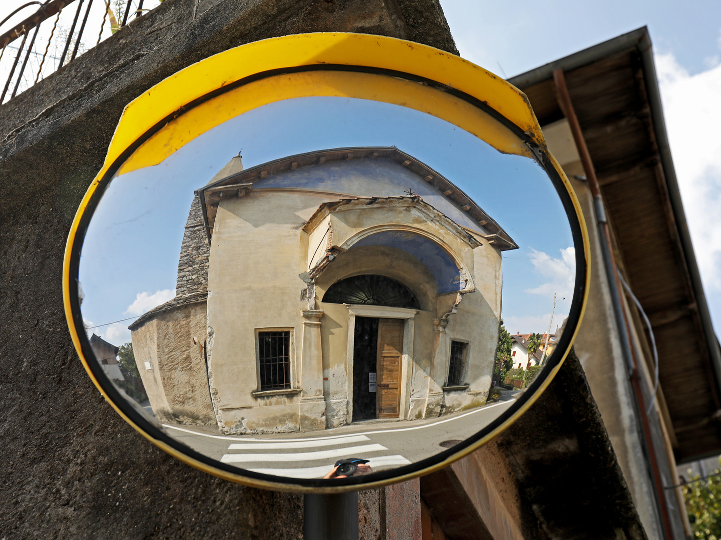 "Spiegeltag" Kapelle in der Toskana, 