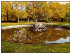 Spiegeltag- Neptun sonnt sich im Brunnen