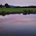 Spiegeltag  Rote Wolken im Wasser gespiegelt