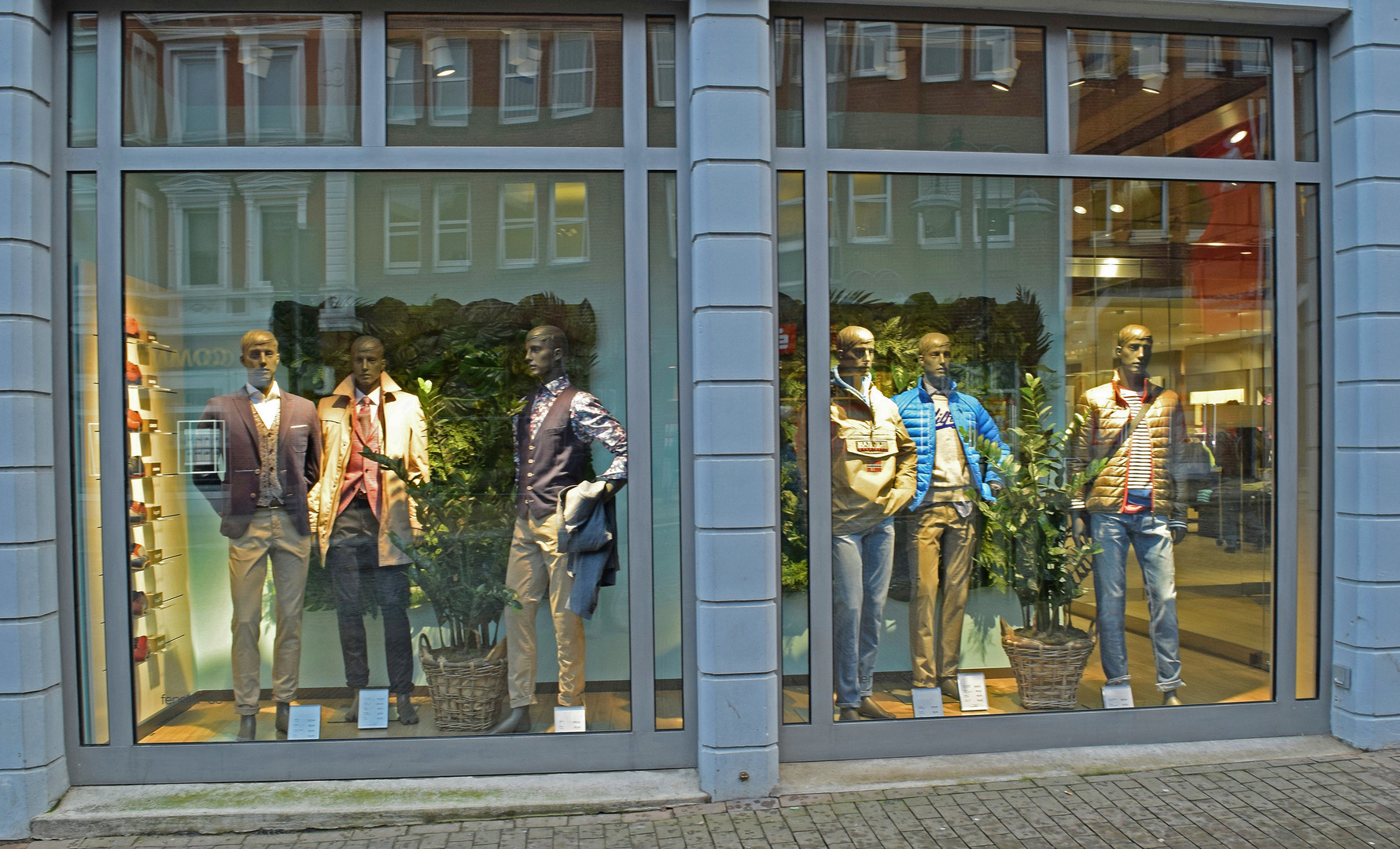 Spiegeltag - Schaufenster in Husum (1)