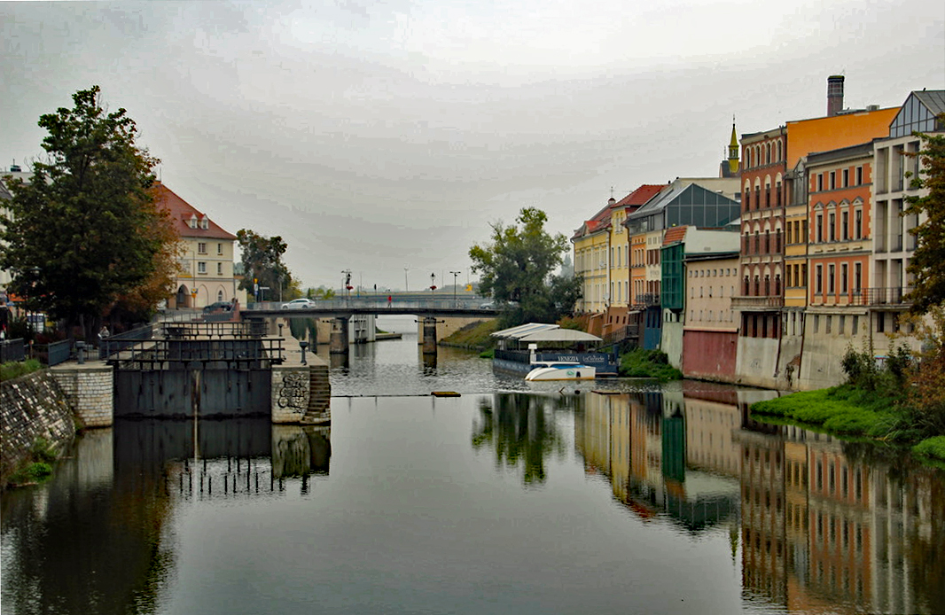 Spiegeltag: Schleuse in Oppeln (Opole) / Polen, Oberschlesien