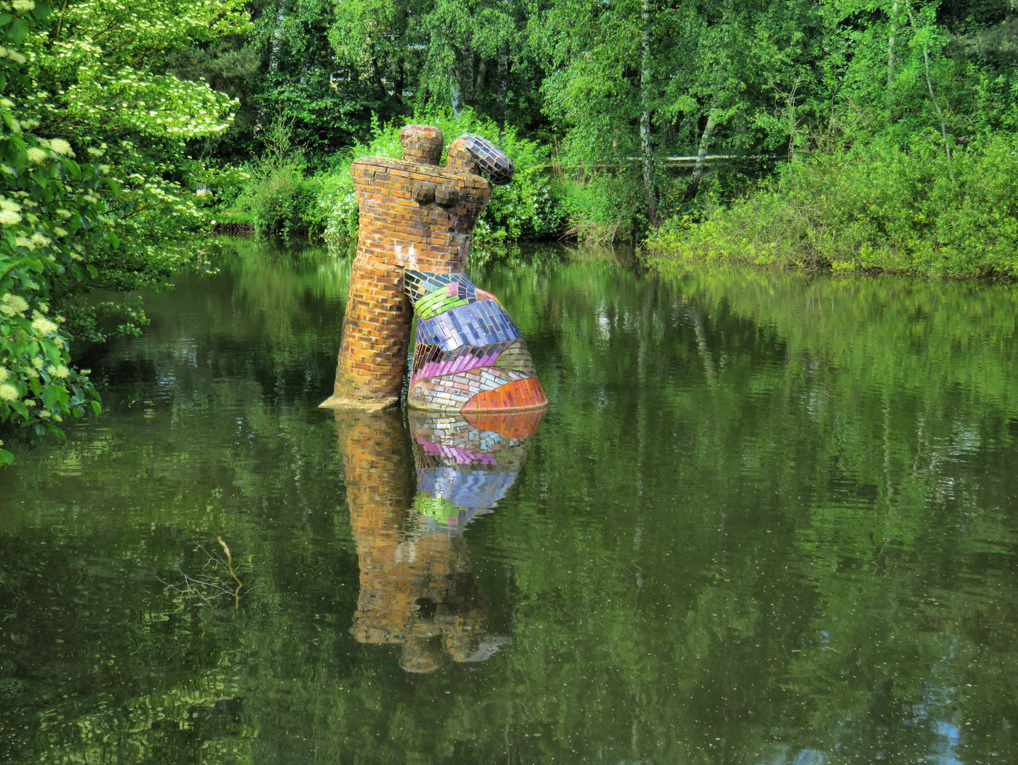 Spiegeltag- Skulptur im See