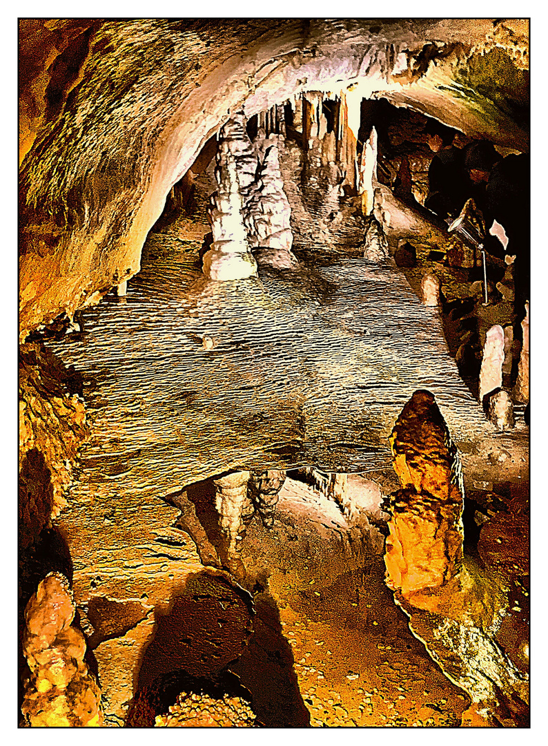 Spiegeltag- Spiegelung im Mini-Höhlensee