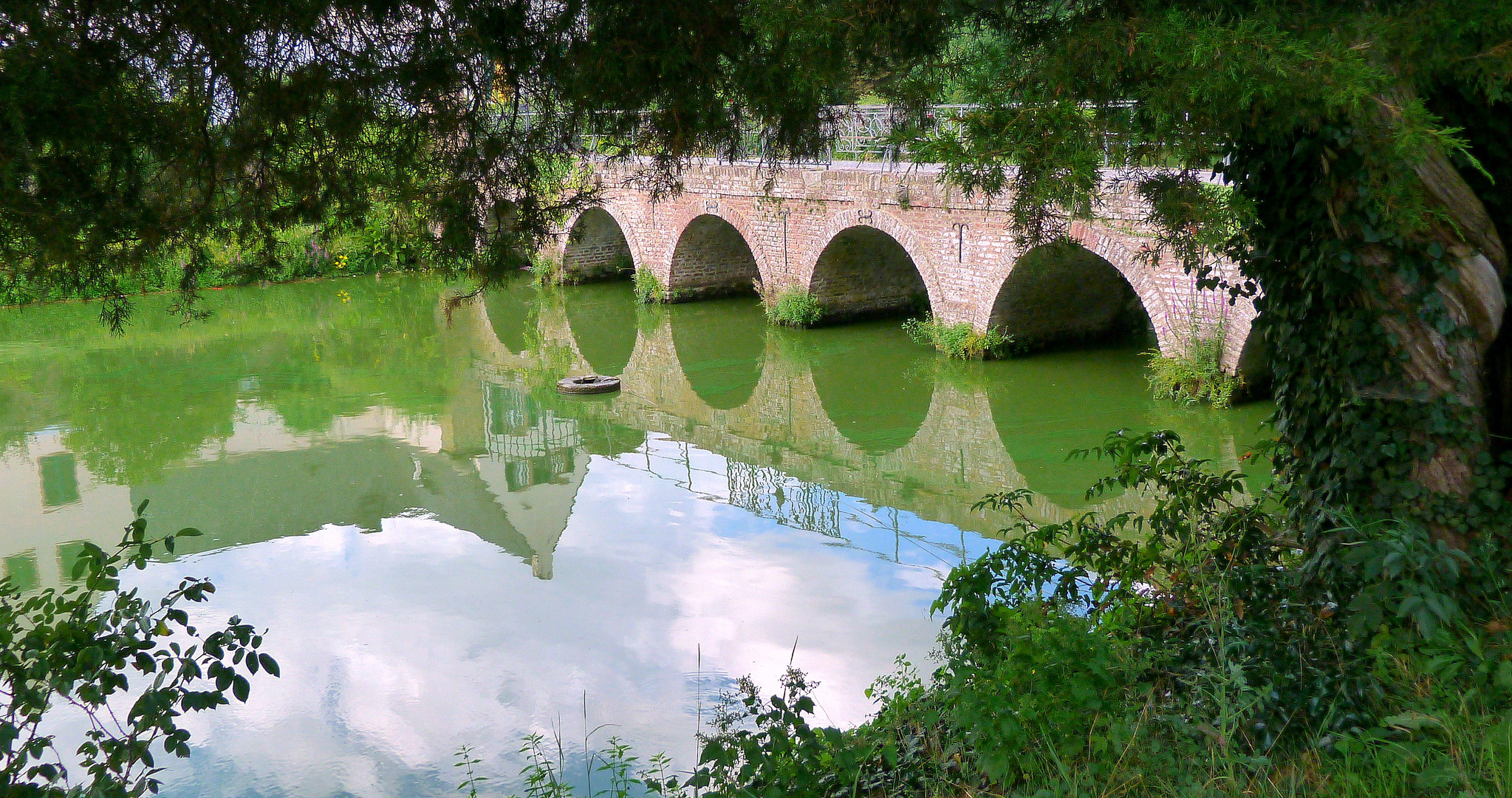 *Spiegeltag*  -  still ruht der See