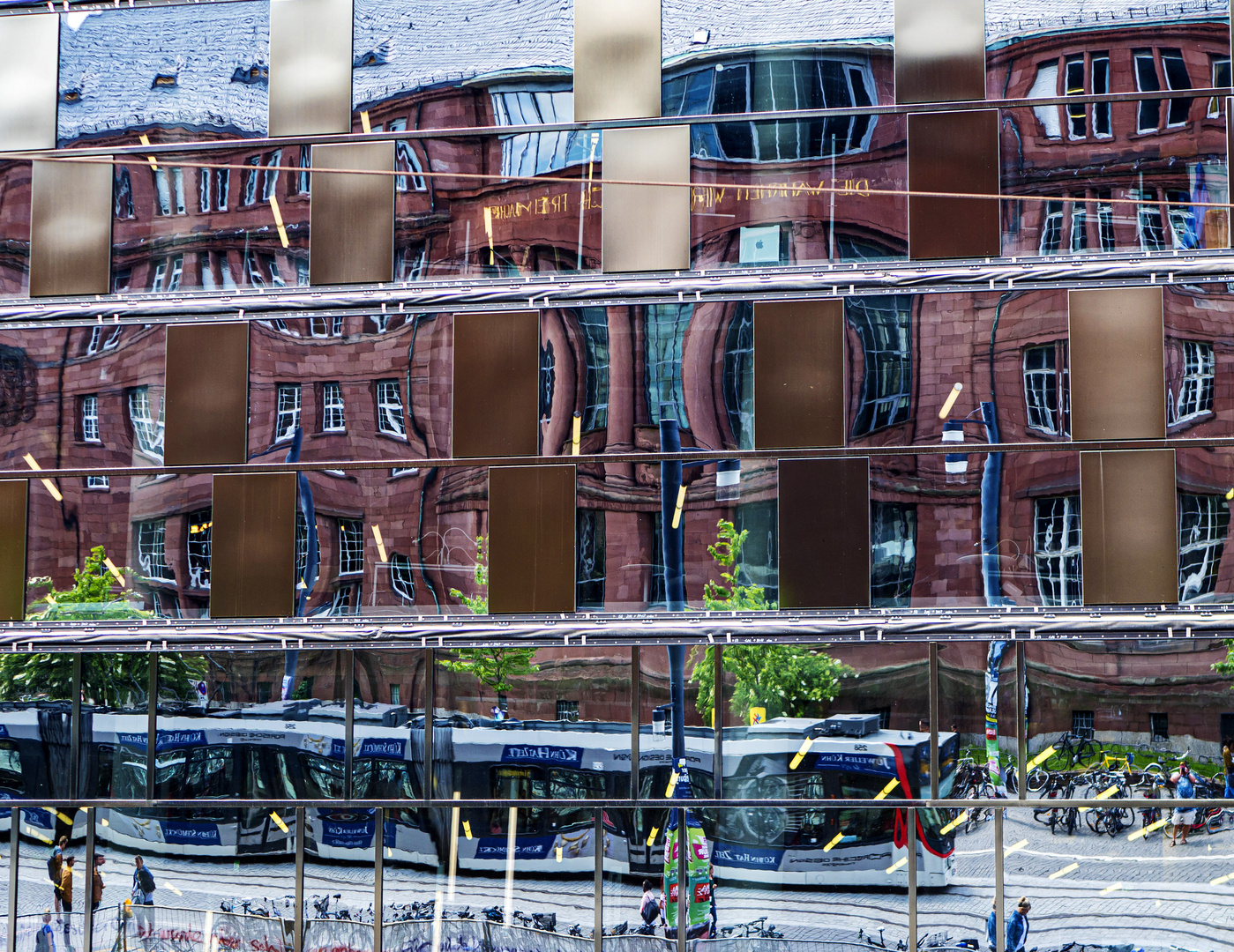 Spiegeltag - Straßenbahn Freiburg