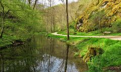 Spiegeltag: Wanderweg im Glastal in der schwäbischen Alb