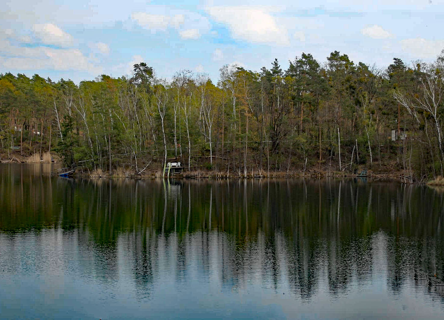 Spiegelung am Dienstag im See