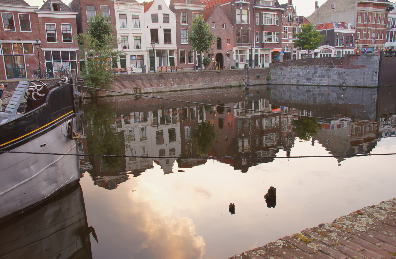 Spiegelung am Hafen