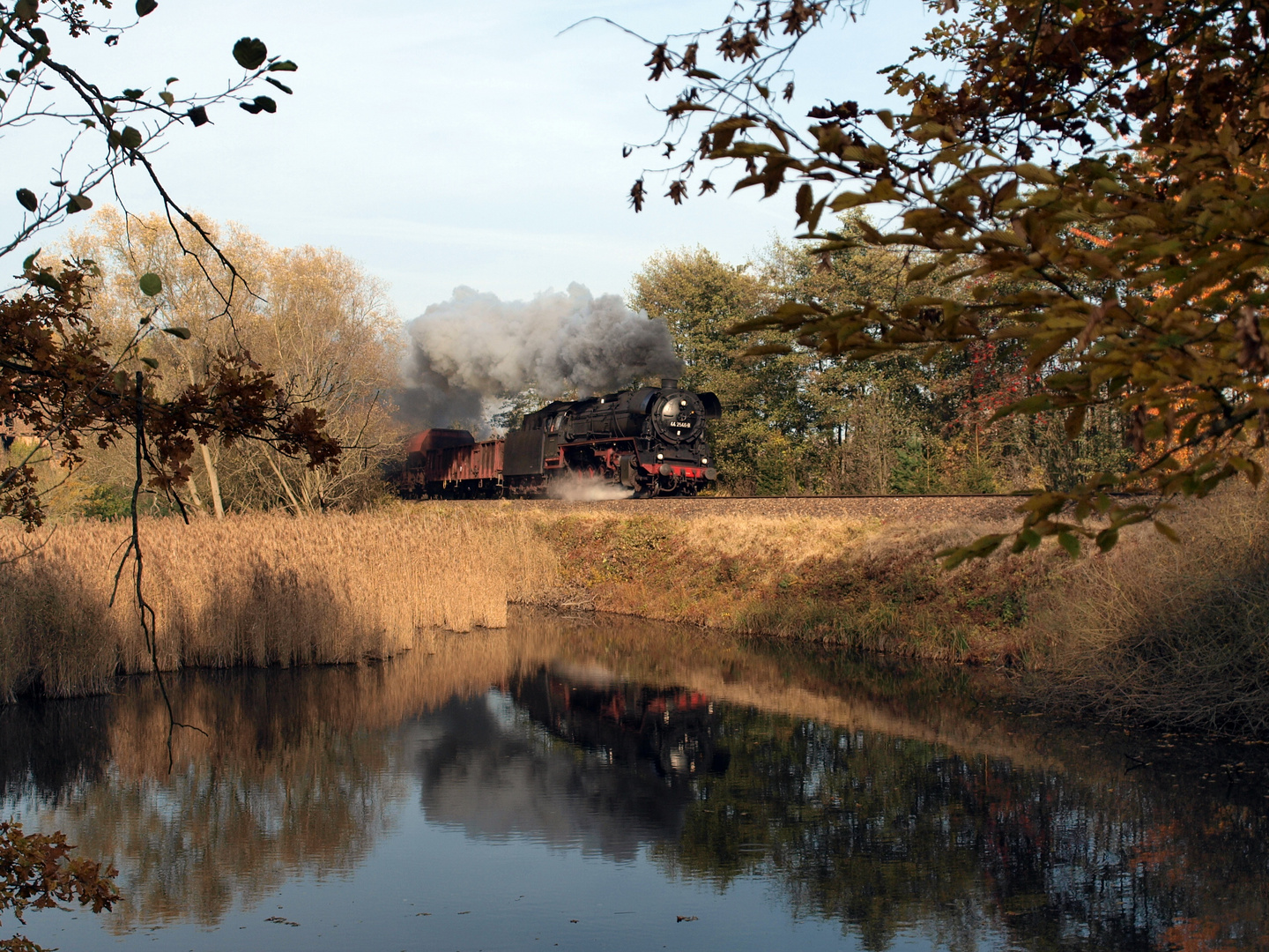 Spiegelung am Hauenhofer Teich Foto & Bild dampf, diesel und eloks