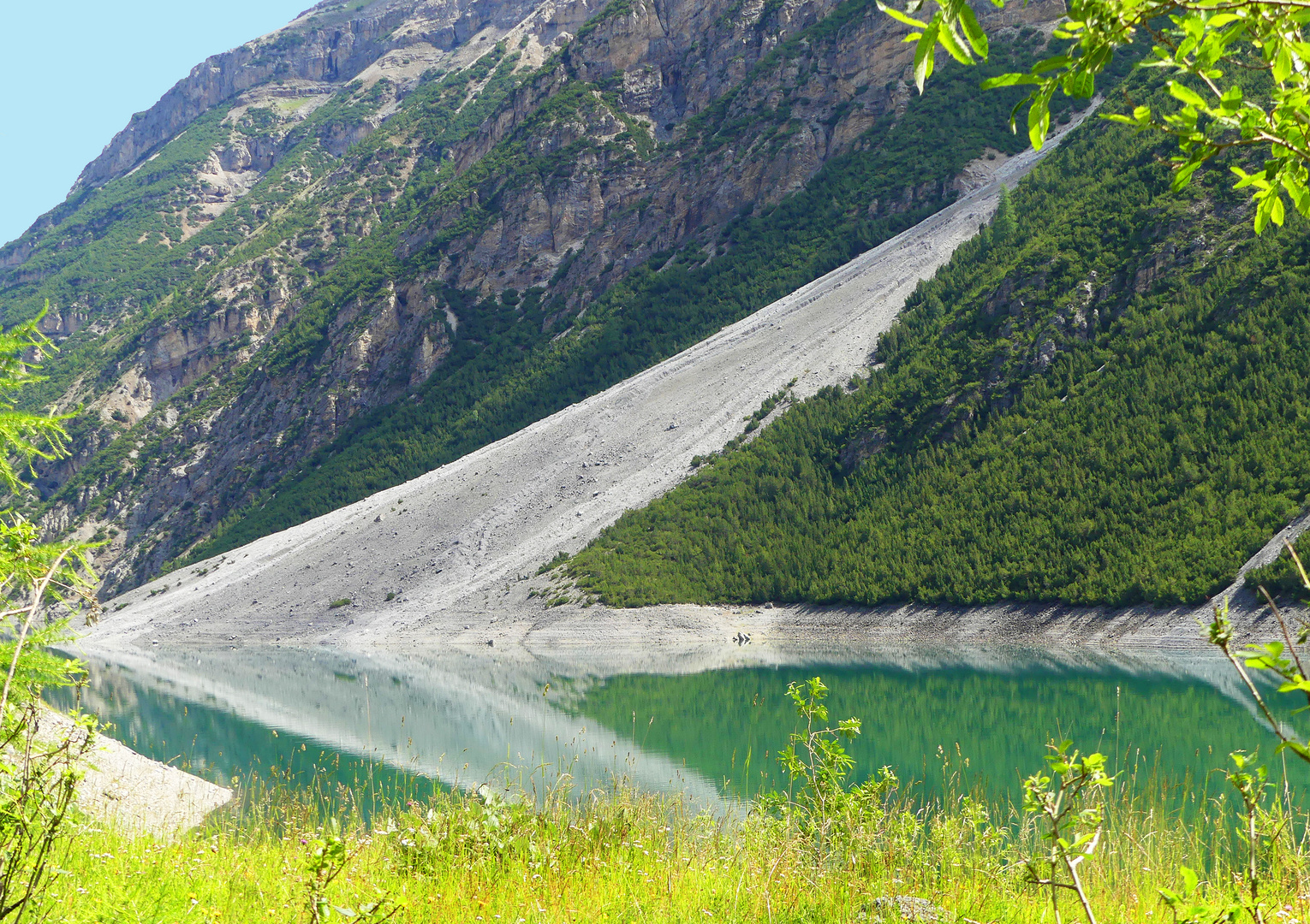 Spiegelung am Lago di Livigno