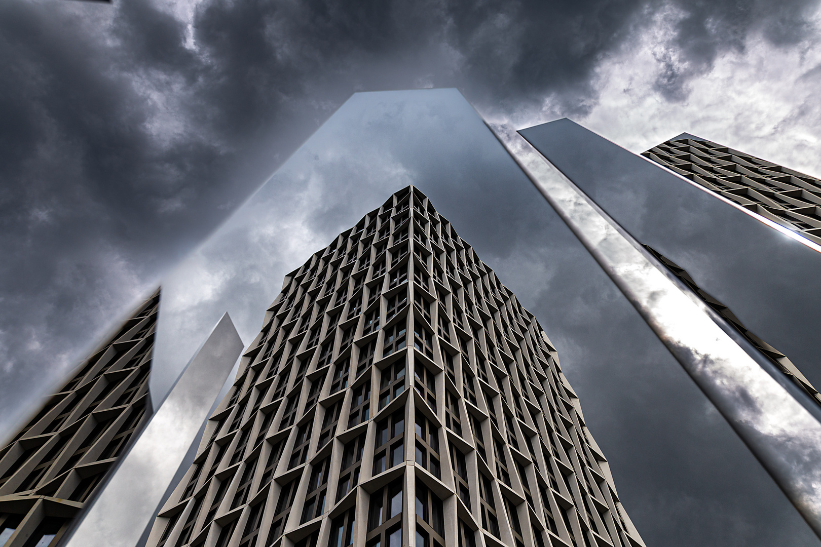 Spiegelung am Neuen Bundeskanzlerplatz 