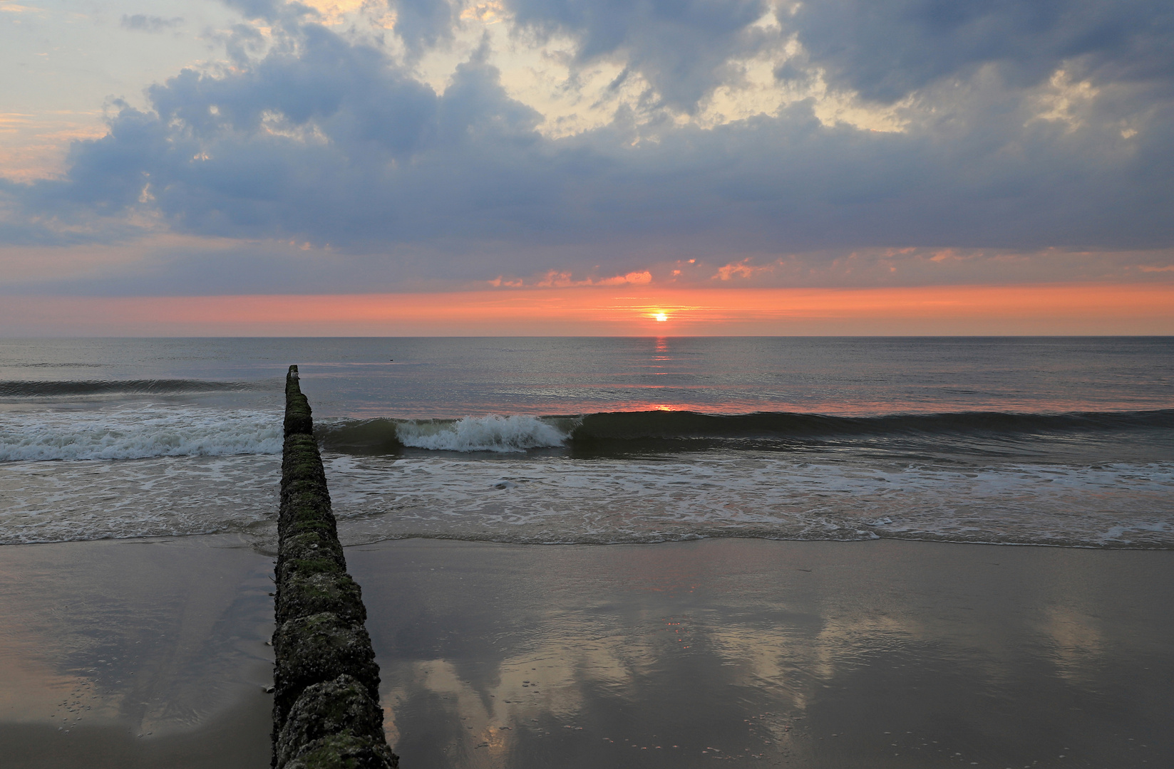 Spiegelung am Nordseestrand