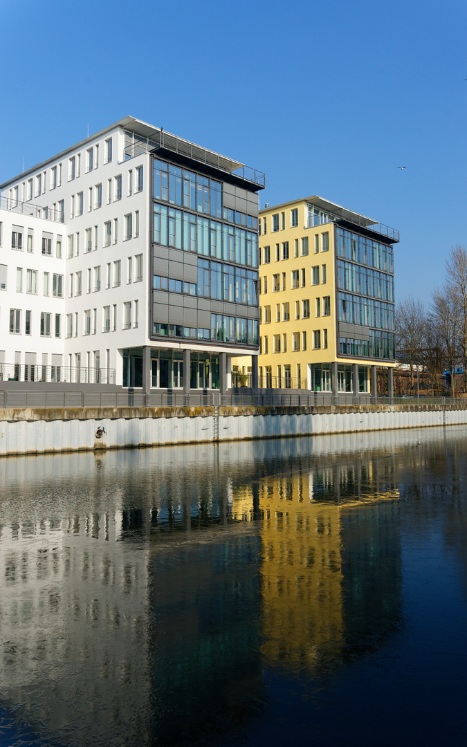 Spiegelung am Osterbek Kanal