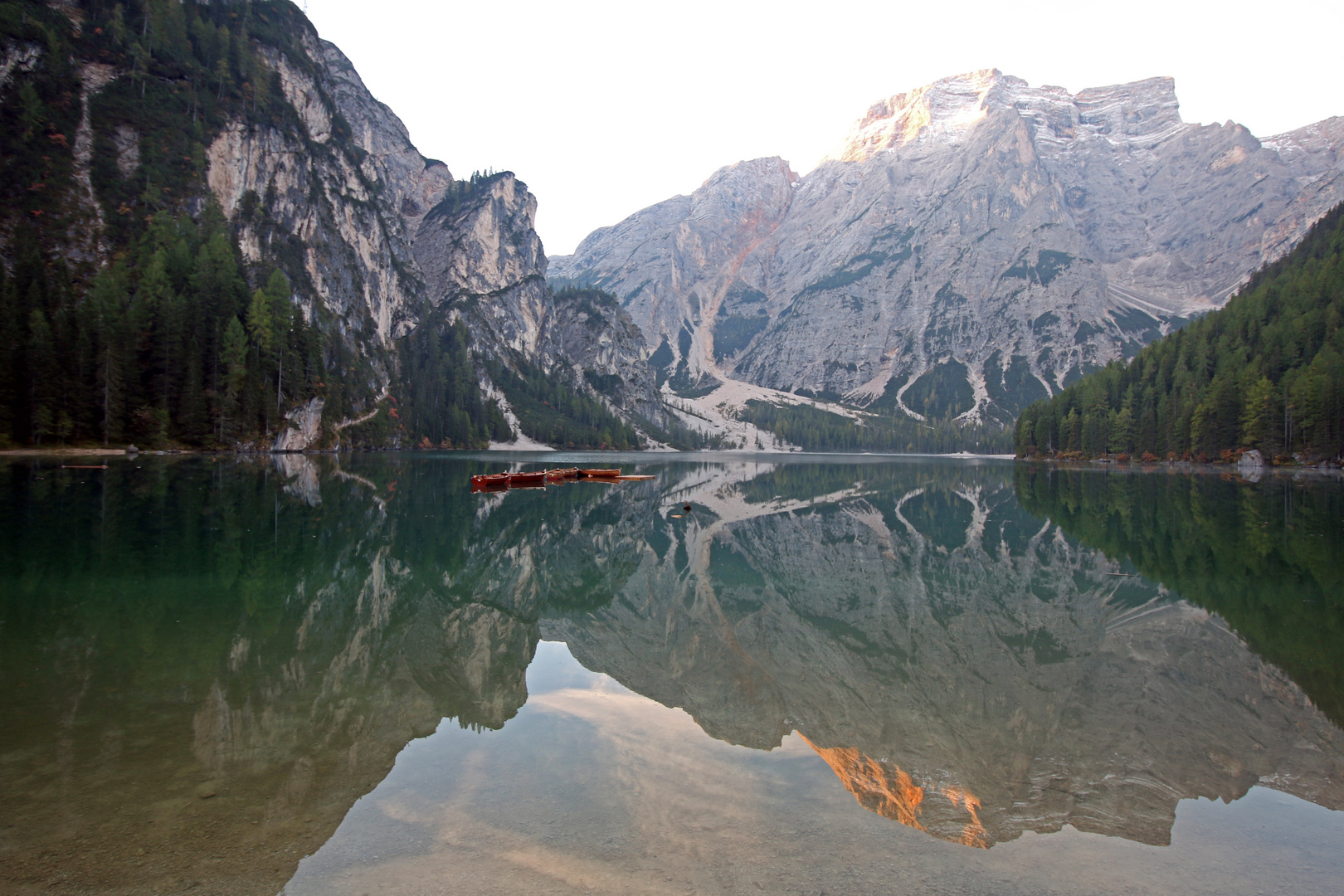 Spiegelung am Pragser Wildsee