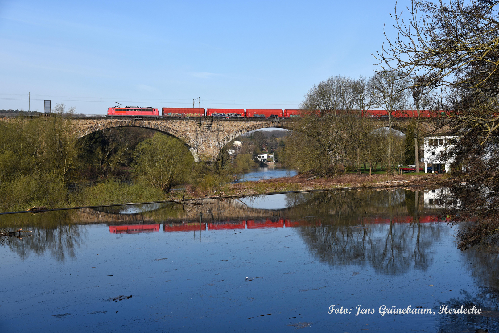 Spiegelung am Ruhrviadukt in Witten